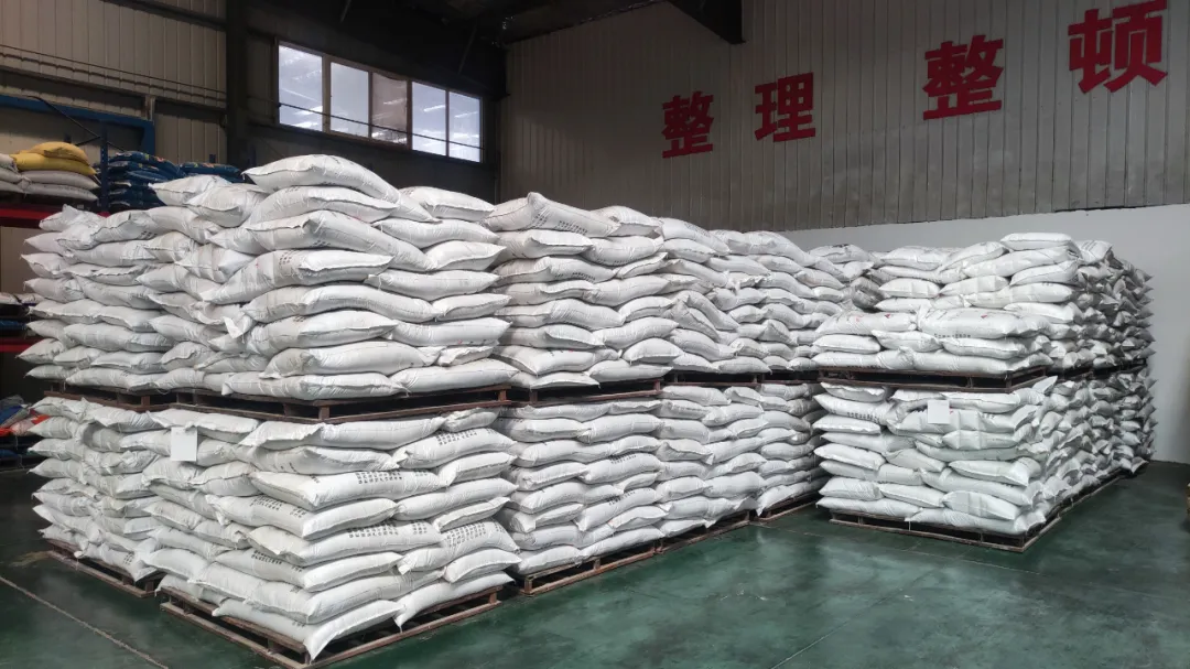 源頭采購 品質先行：兩掛車純正魚粉入庫，續(xù)寫豬太子飼料品質新篇章！